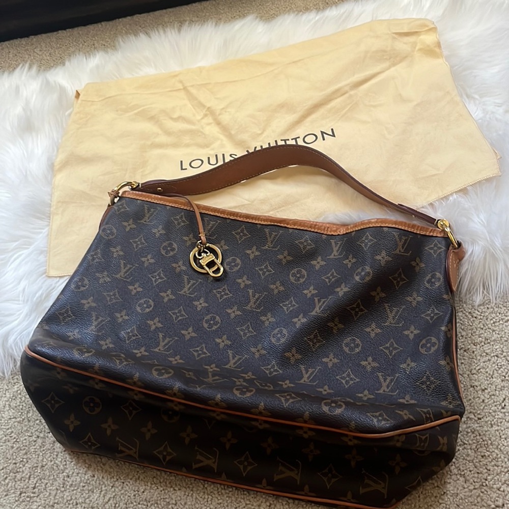 Authentic Louis with pink interior - Picture 3 of 7